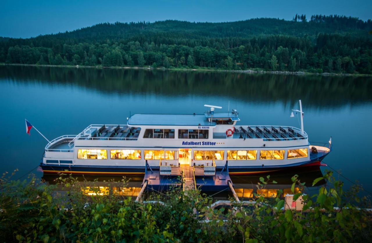伏尔塔瓦河畔利普诺Lipno Riviera - Mysi V Bote公寓 外观 照片
