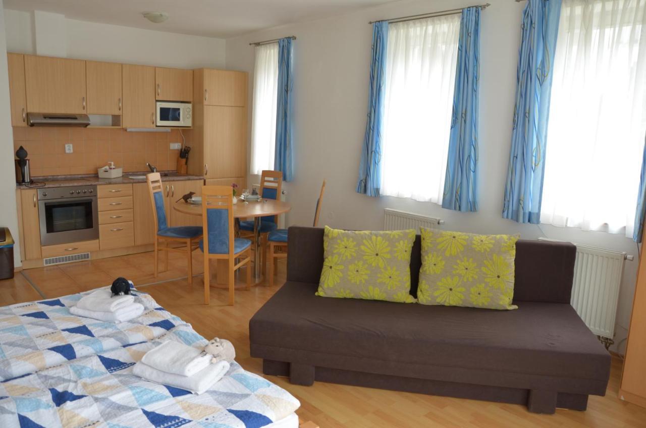 伏尔塔瓦河畔利普诺Lipno Riviera - Mysi V Bote公寓 外观 照片
